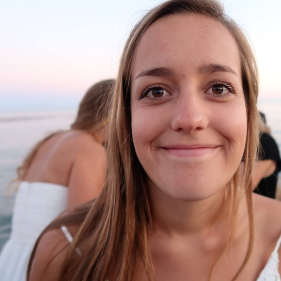 Meet your Posher, Monica - Picture 1 of 1